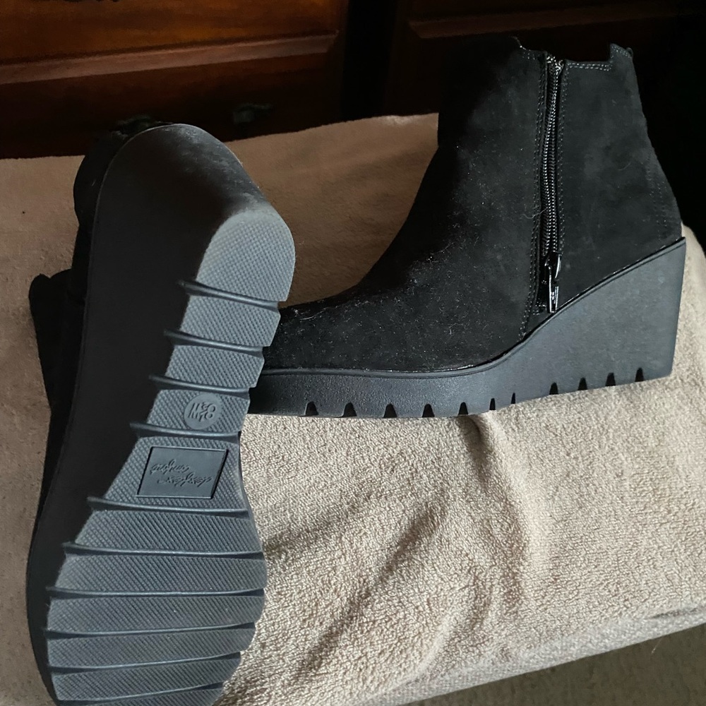 Wedge womens boots. Side zipper for easy in and off.